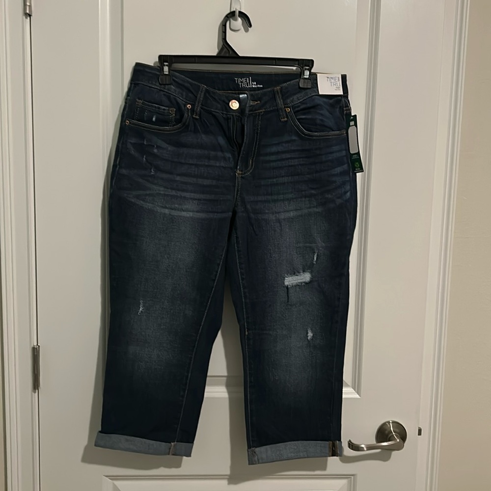 Capri slightly distressed jeans. New with tags size 14.
